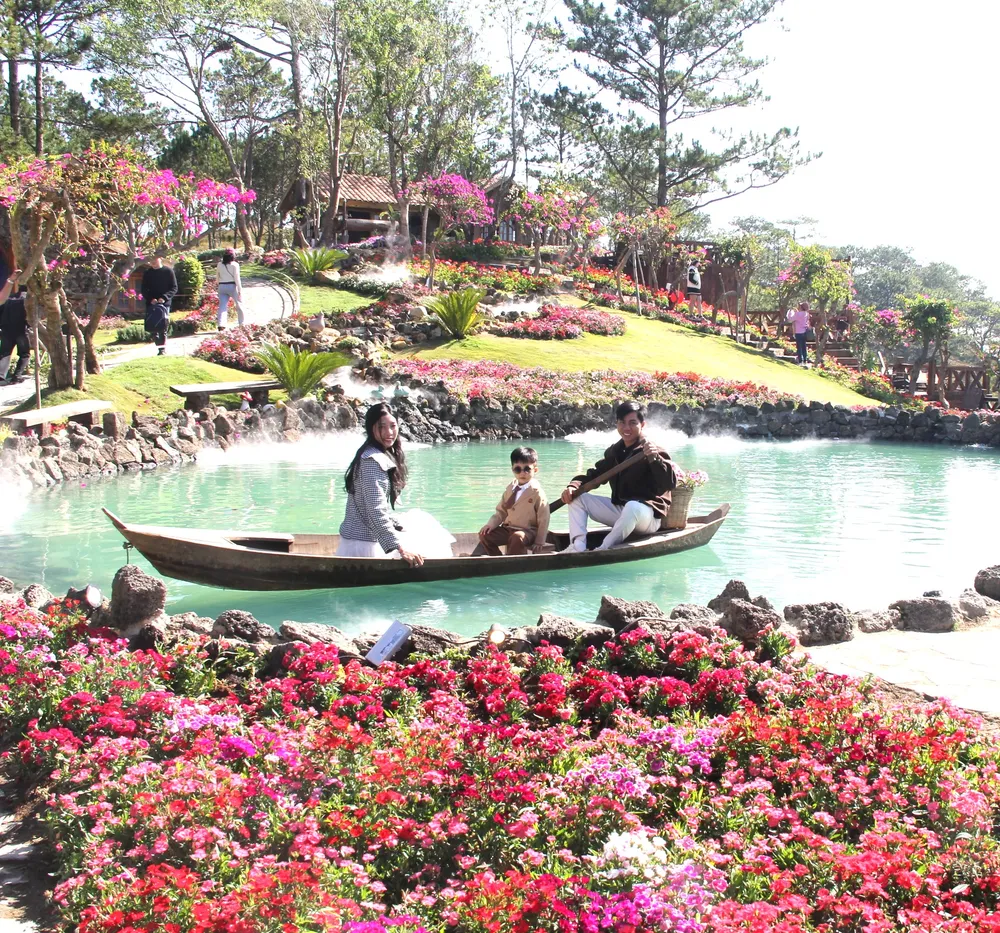 Cảnh quan nên thơ ở điểm tham quan Miền Du Mục.JPG