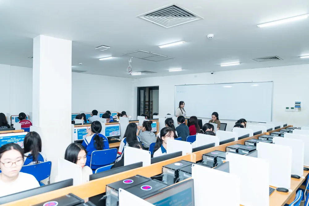 Thí sinh tham gia kỳ thi ĐGNL chuyên biệt do Trường ĐH Sư phạm TPHCM tổ chức trong tháng 3-2026.jpg