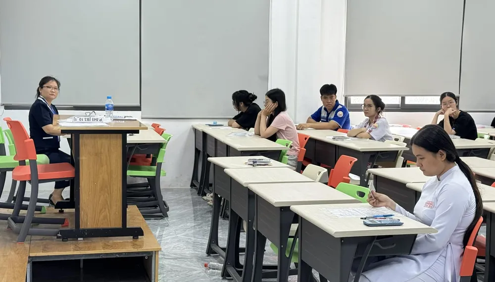 Thí sinh tham gia thi ĐNGL đợt 1 tại cụm thi TPHCM.jpg