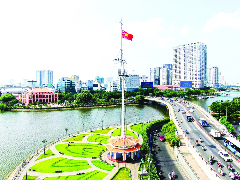 Cột cờ Thủ ngữ, TPHCM. Ảnh: HOÀNG HÙNG