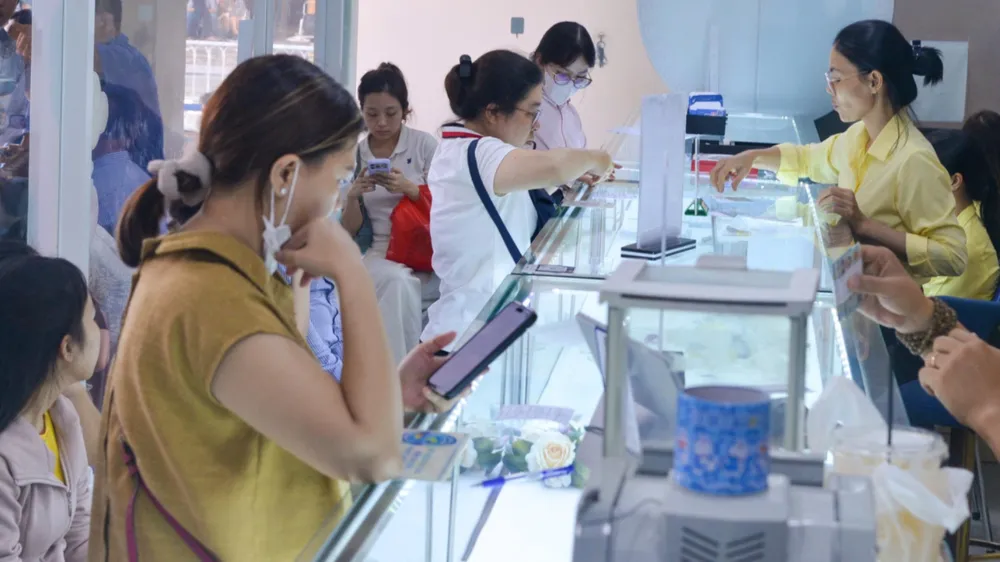 Giá vàng sáng 15-5 tiếp tục giảm