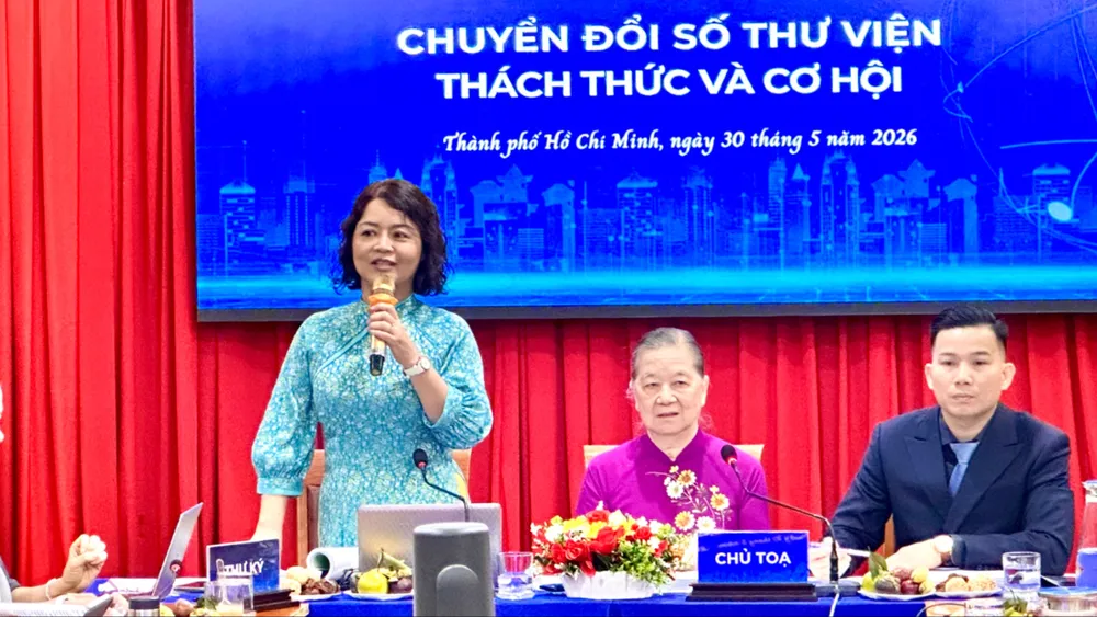 TS Thái Thu Hoài, Phó Trưởng khoa Thư viện và Xuất bản (Trường ĐH Văn hóa TPHCM), phát biểu đề dẫn tại hội thảo