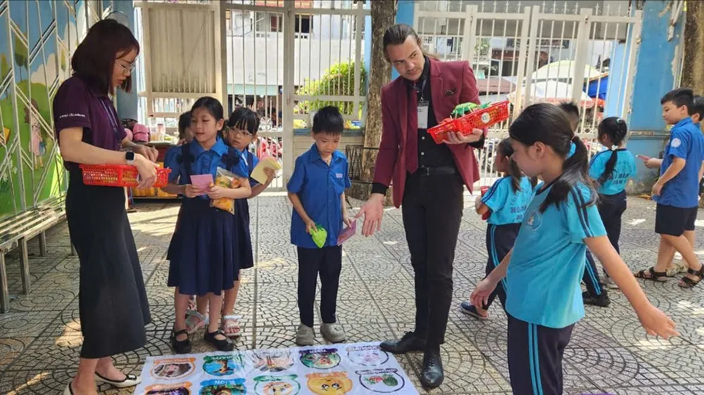 Hoạt động giáo dục ngoài giờ chính khóa của học sinh Trường Tiểu học Hòa Bình (phường Sài Gòn, TPHCM). Ảnh: THU TÂM