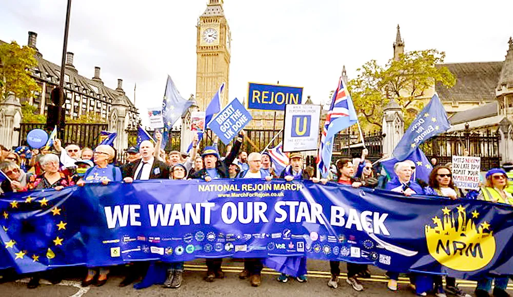 Người dân tuần hành tại thủ đô London, Anh kêu gọi tái gia nhập EU. Ảnh: Beresford Hodge/PA