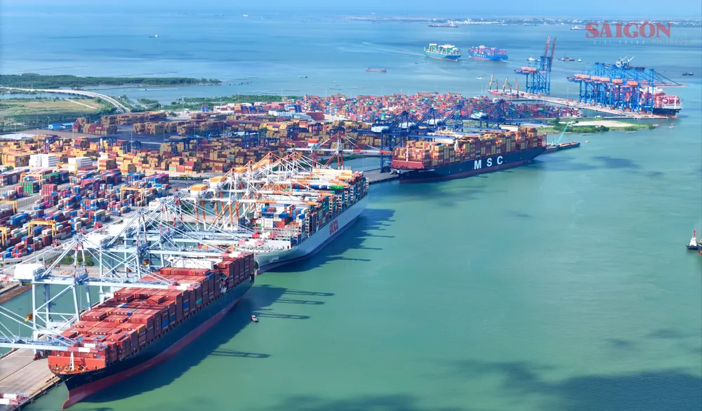 01. Nhịp đập của cảng biển hiện đại – sắc màu logistics thắp sáng vùng cửa ngõ kinh tế phía Nam.jpg