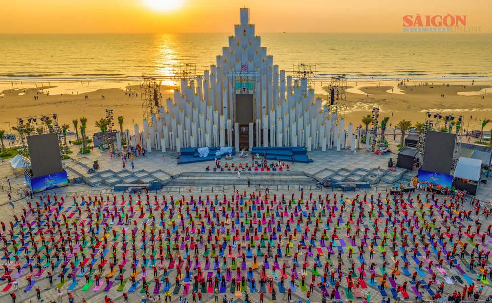2- ĐỒNG DIỄN YOGA ĐÓN NĂM MỚI 2026 TẠI THÁP TAM THẮNG.jpg