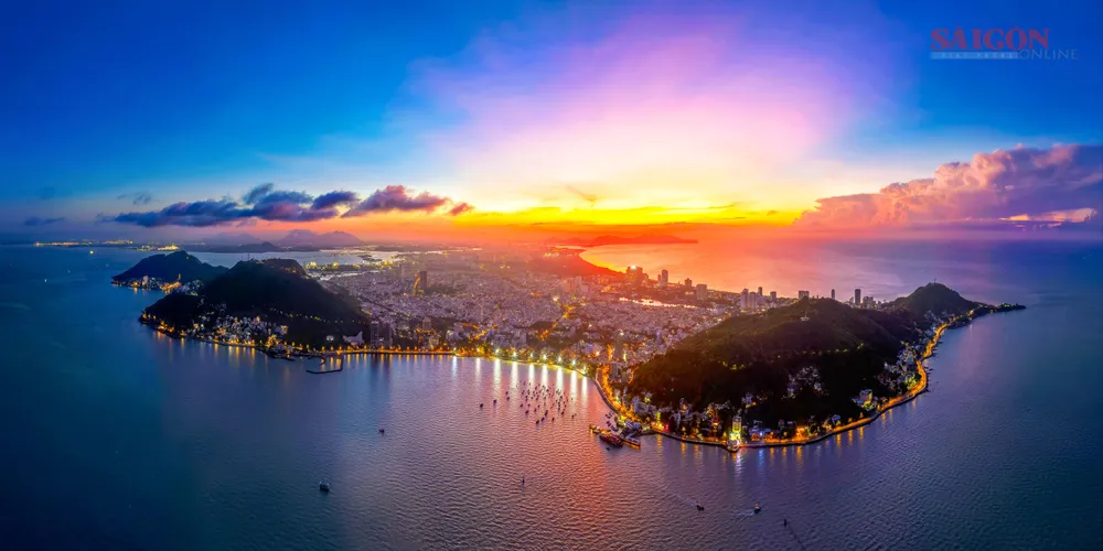 Phố biển TP HCM chào ngày mới.jpg