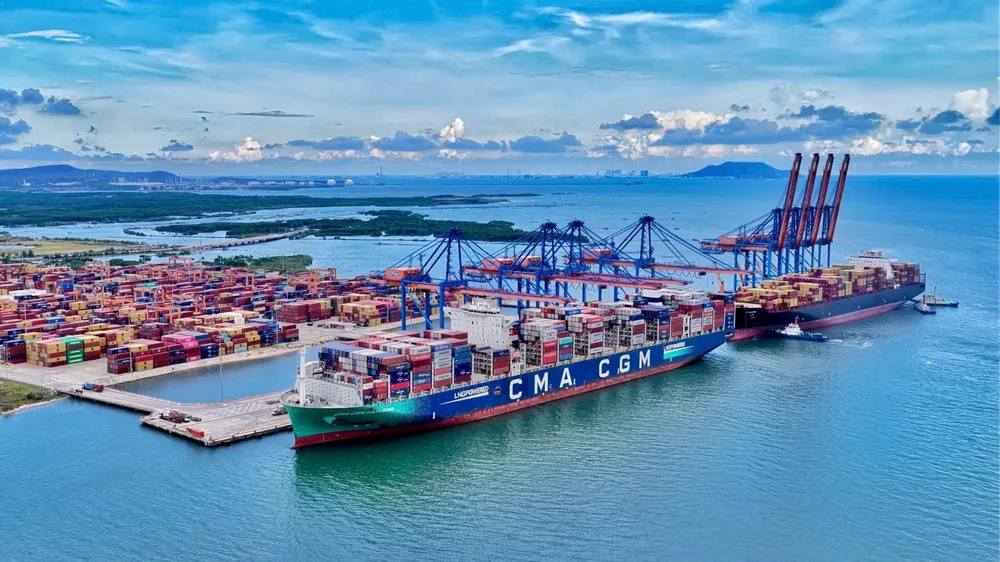 Tàu container cập cảng Gemalink (phường Tân Phước, TPHCM). Ảnh: THÀNH HUY