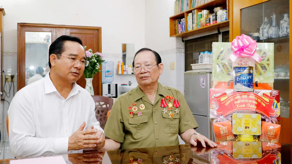 Đồng chí Nguyễn Văn Được thăm, tặng quà tri ân người có công