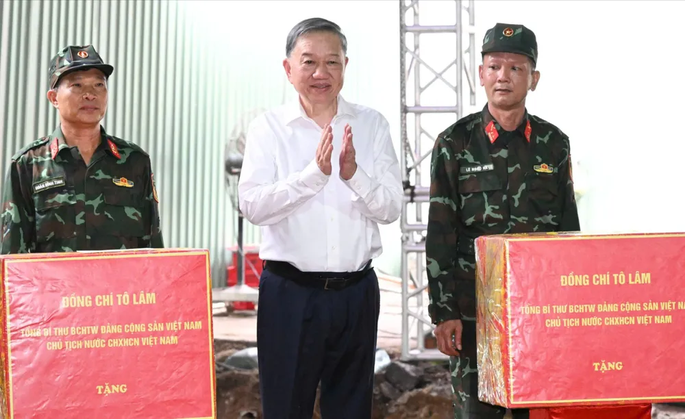 tặng quà.jpg