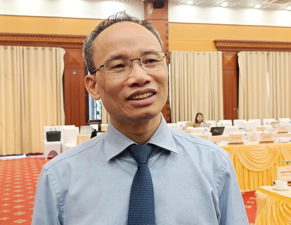 Anh1-TSCanVanLuc.jpg