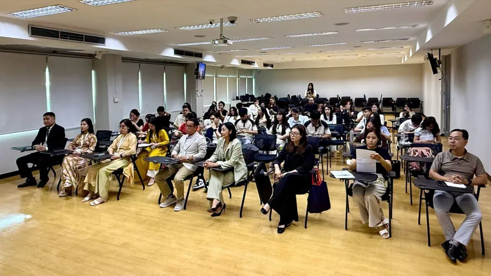 Sinh viên Đại học Kinh tế quốc dân. Ảnh: NEU