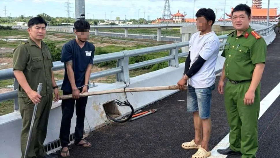 Hiện trường 2 đối tượng trộm dây điện. Ảnh: CATPĐN