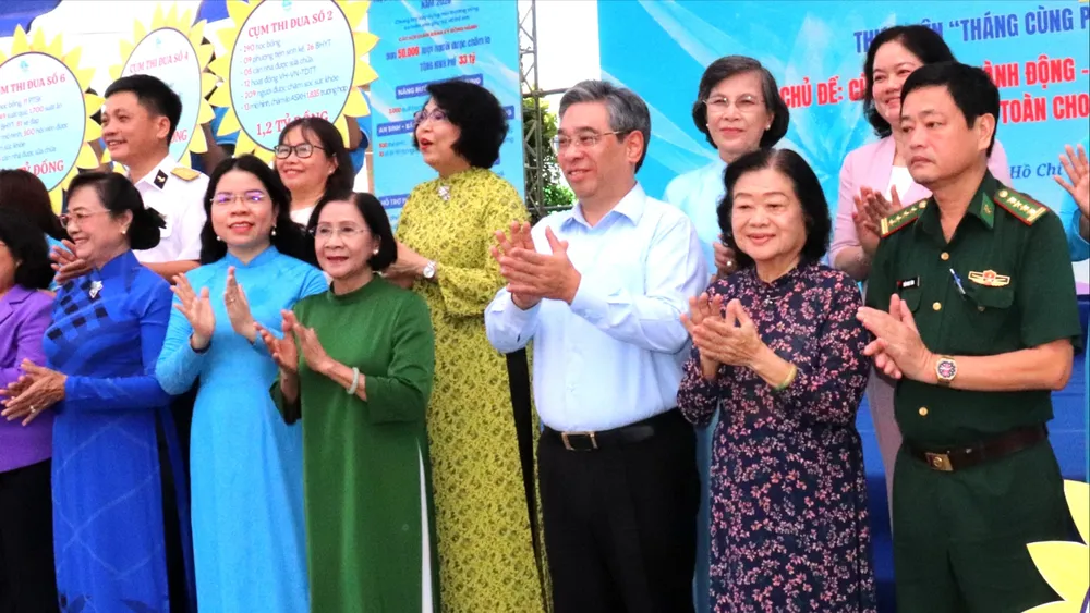 Đại biểu phát động lễ ra quân “Tháng cùng Phụ nữ hành động” năm 2026. Ảnh: THÁI PHƯƠNG