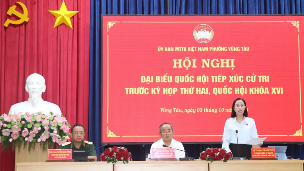 Tổ ĐBQH tiếp xúc cử tri