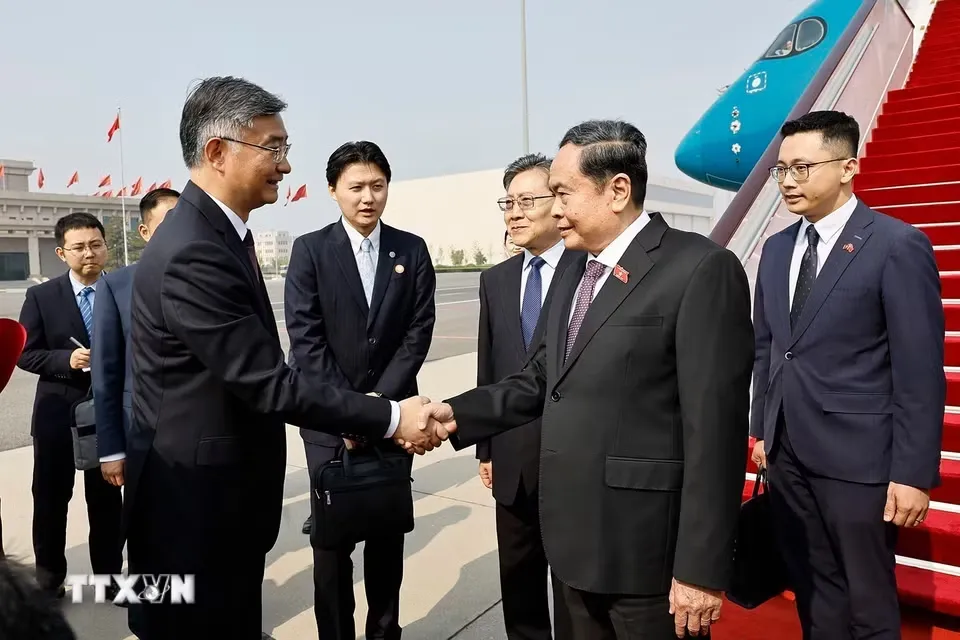 chu-tich-quoc-hoi-den-bac-kinh.jpeg