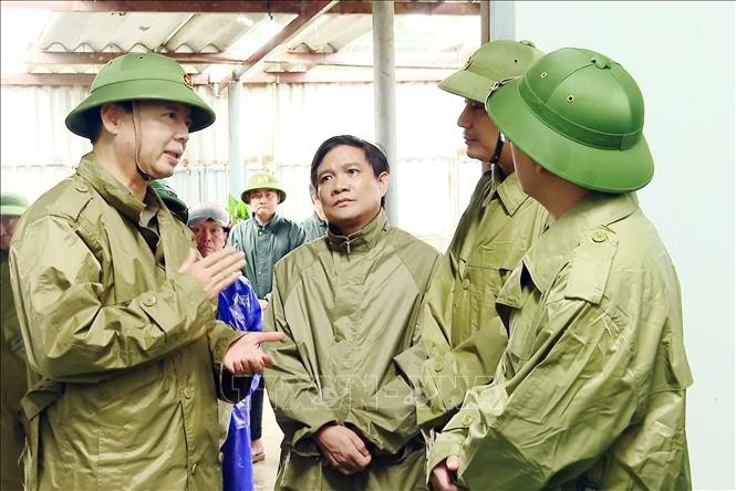 政府副总理陈红河检查河靖省克服台风后果工作。