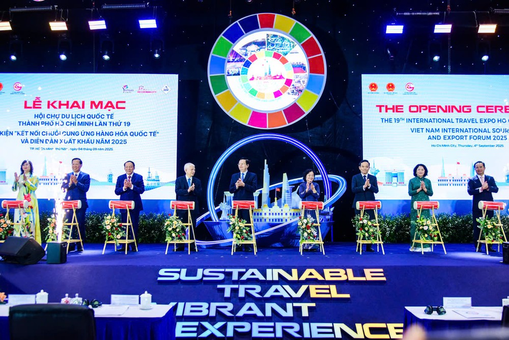 各代表出席开幕式。