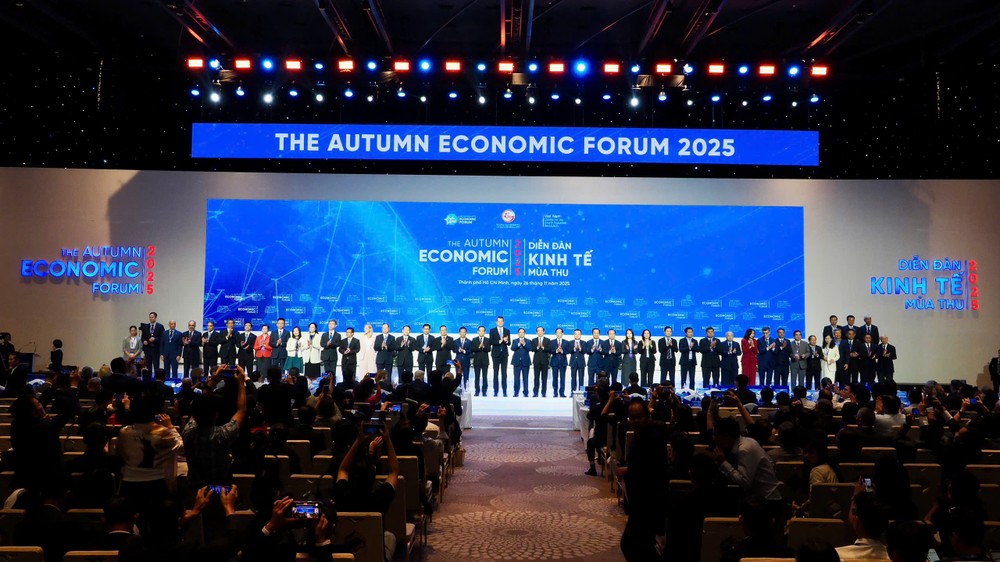 2025年秋季经济论坛代表合影。图：越通社