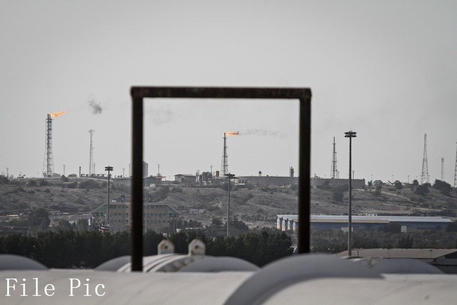 哈尔克岛的炼油厂。