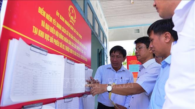 职能单位检查选举工作。 