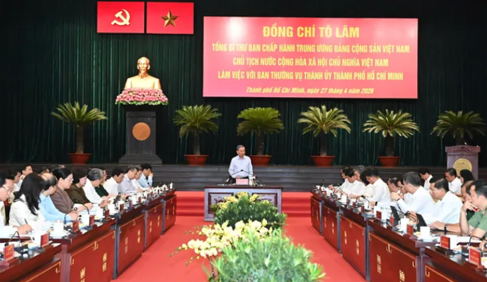 党中央总书记、国家主席苏林及中央工作团与胡志明市市委常务处举行了工作会议。