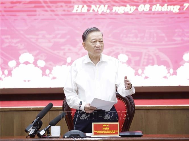 越南党中央总书记、国家主席苏林在会议上发表讲话。图自越通社