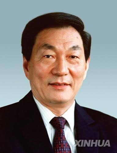 朱镕基同志遗像。 新华社发