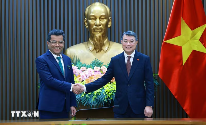 越南政府总理黎明兴会见印度外交部国务部长帕比特拉•玛格丽塔。图自越通社