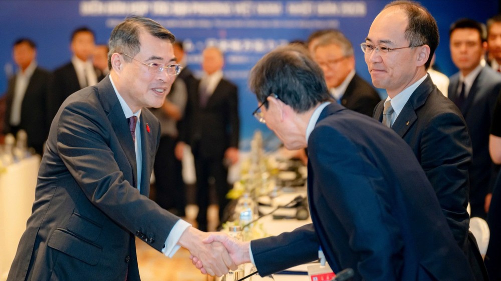越南政府总理黎明兴会见日本各地方代表团。 
