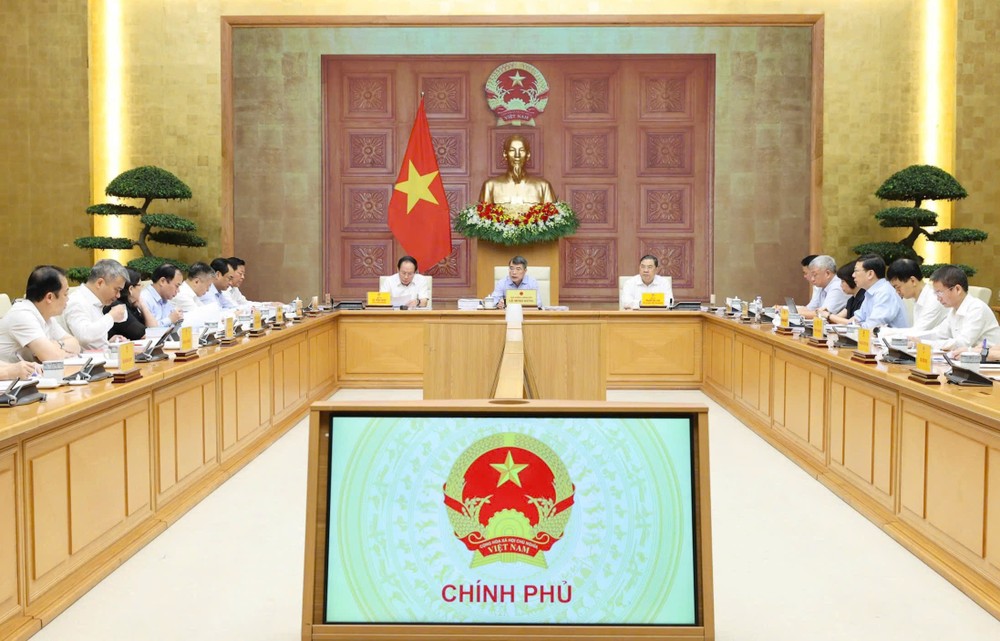 越南政府总理黎明兴主持会议。图：曰忠
