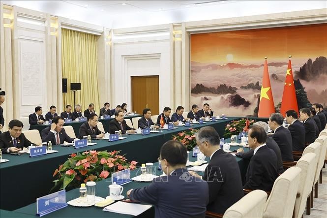 越南国会主席陈青敏与中国全国政协主席王沪宁。图自越通社