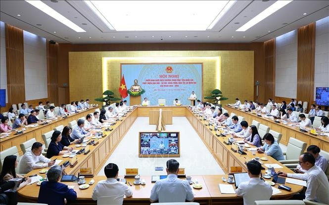 2  vna_potal_thu_tuong_chu_tri_hoi_nghi_trien_khai_thuc_hien_chuong_trinh_muc_tieu_quoc_gia_stand.jpg