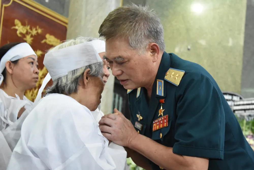 Lễ viếng phi công huyền thoại Nguyễn Văn Bảy ảnh 2