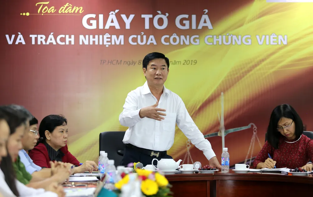 Giấy tờ giả bủa vây, công chứng viên “tự cứu lấy mình” ảnh 2