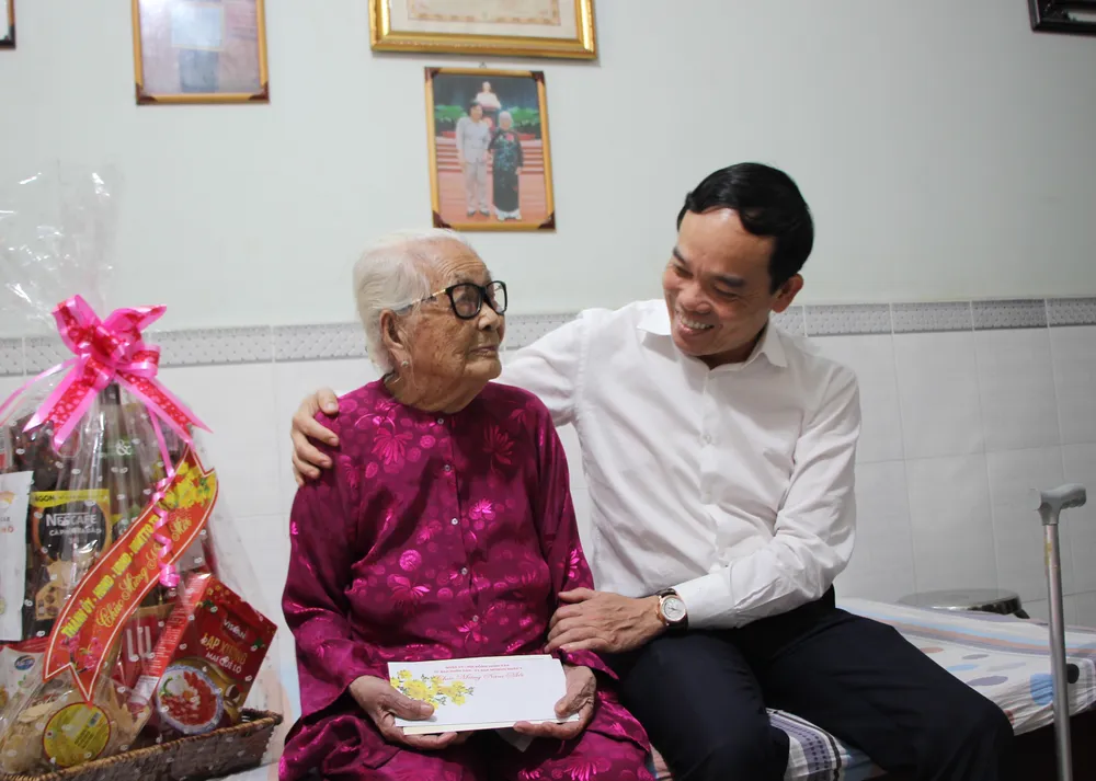 Lãnh đạo Thành ủy TPHCM thăm, chúc tết các đơn vị, doanh nghiệp, cá nhân trên địa bàn thành phố ảnh 7