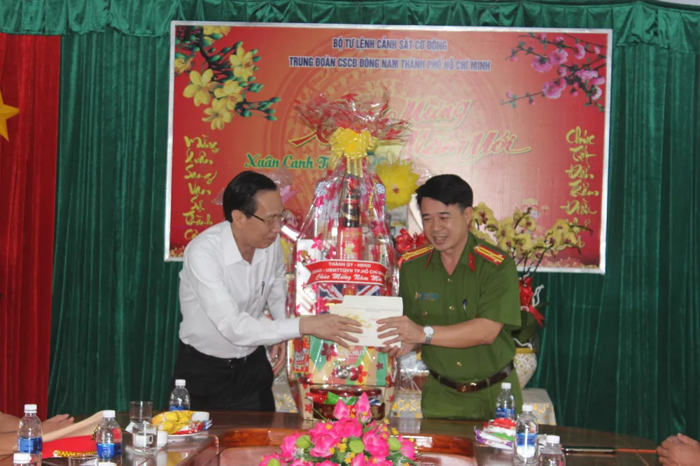 Lãnh đạo TPHCM thăm, chúc Tết các đơn vị, cá nhân ảnh 4