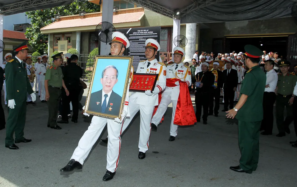 Tiễn đưa huyền thoại tình báo Trần Quốc Hương về nơi an nghỉ cuối cùng ảnh 9