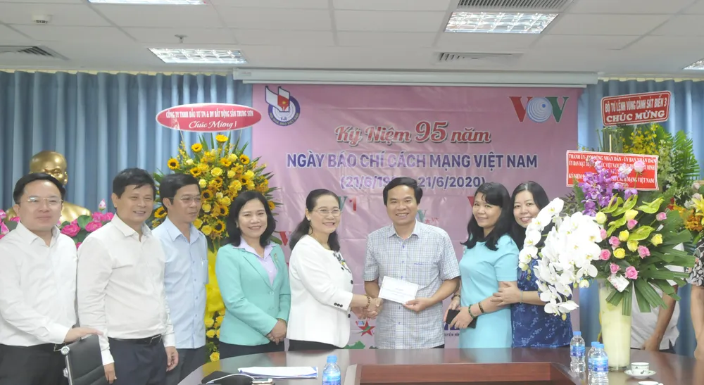 Lãnh đạo TPHCM thăm Báo SGGP và các cơ quan báo chí ảnh 4