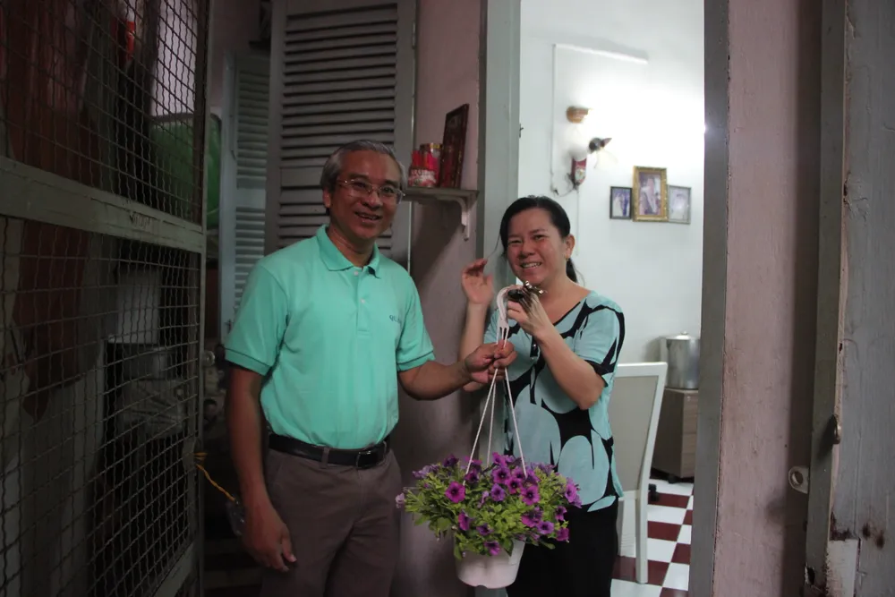 Quận 5 ra quân dọn vệ sinh, trồng cây, tặng cây cho người dân ảnh 3