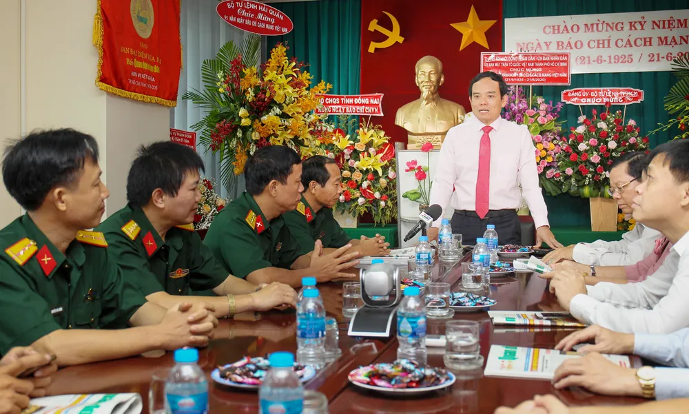 Đồng chí Trần Lưu Quang thăm, chúc mừng các cơ quan báo chí ảnh 3