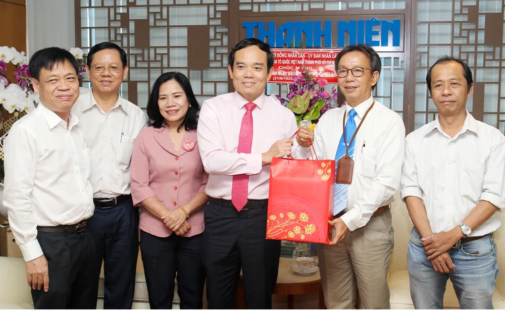 Đồng chí Trần Lưu Quang thăm, chúc mừng các cơ quan báo chí ảnh 4