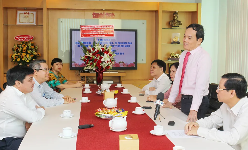 Đồng chí Trần Lưu Quang thăm, chúc mừng các cơ quan báo chí ảnh 1