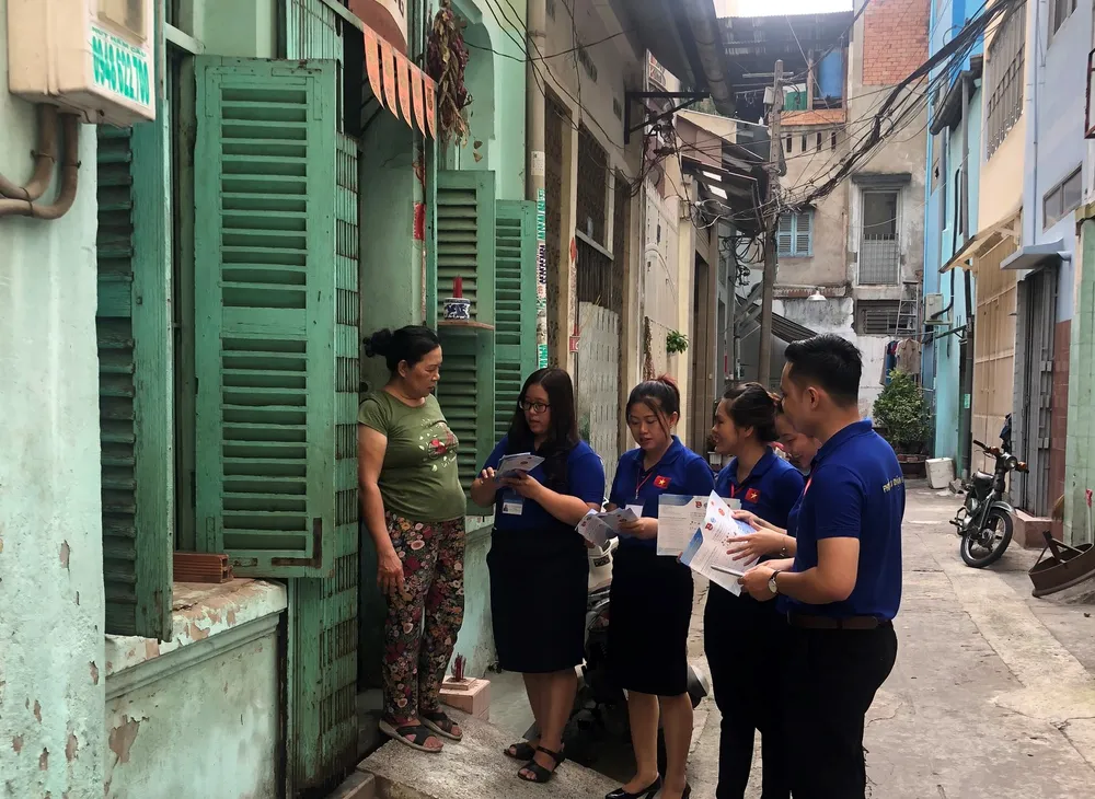 Phường 10 quận 5 hỗ trợ người dân làm thủ tục hành chính tại nhà ảnh 2