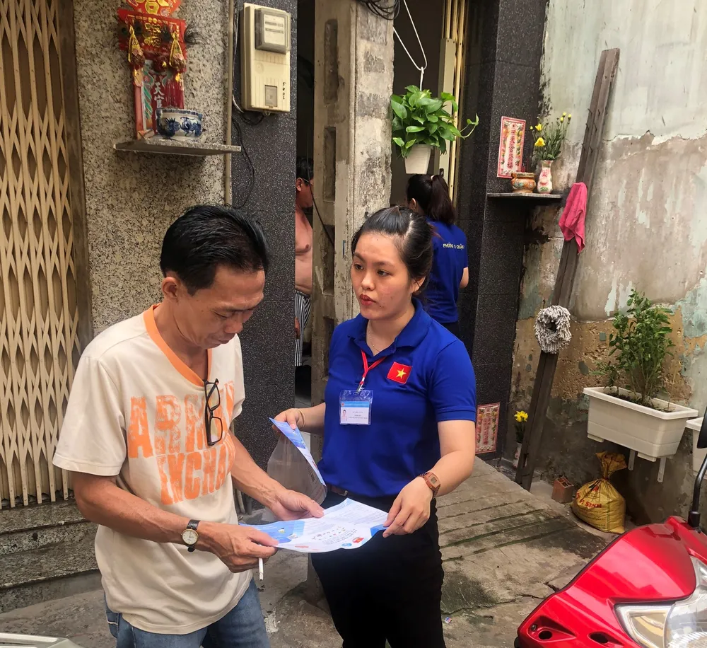 Phường 10 quận 5 hỗ trợ người dân làm thủ tục hành chính tại nhà ảnh 3