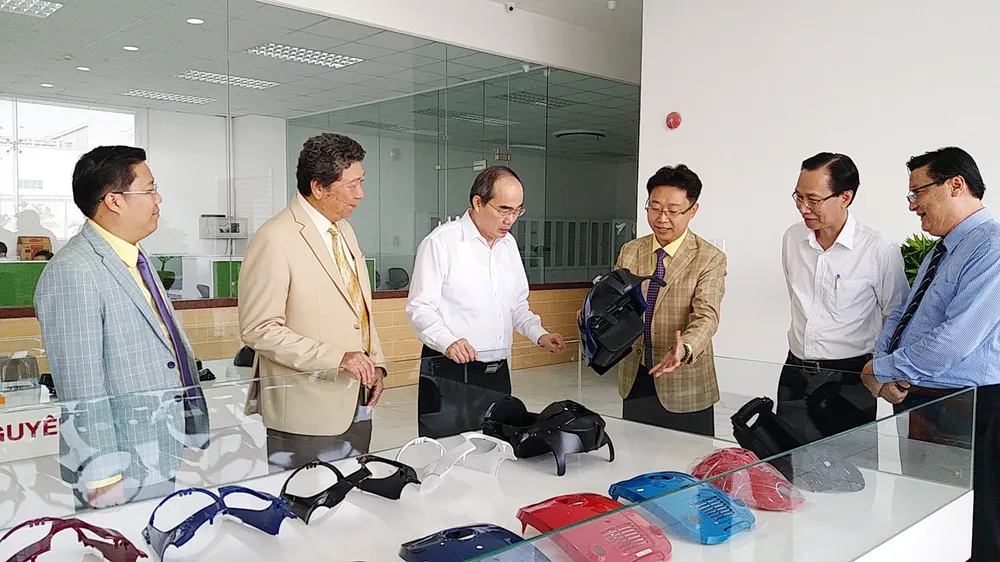 Thủ tướng Nguyễn Xuân Phúc: Trung ương sẽ lắng nghe, tạo mọi điều kiện cho TPHCM phát triển ảnh 2