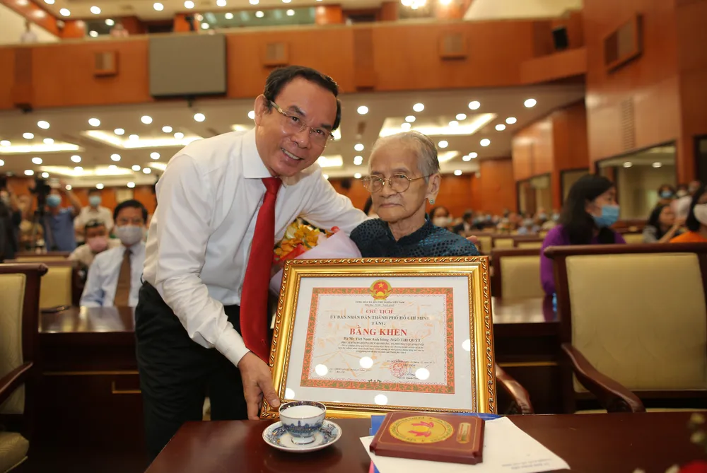 TPHCM tuyên dương 129 tấm gương thầm lặng mà cao cả ảnh 5