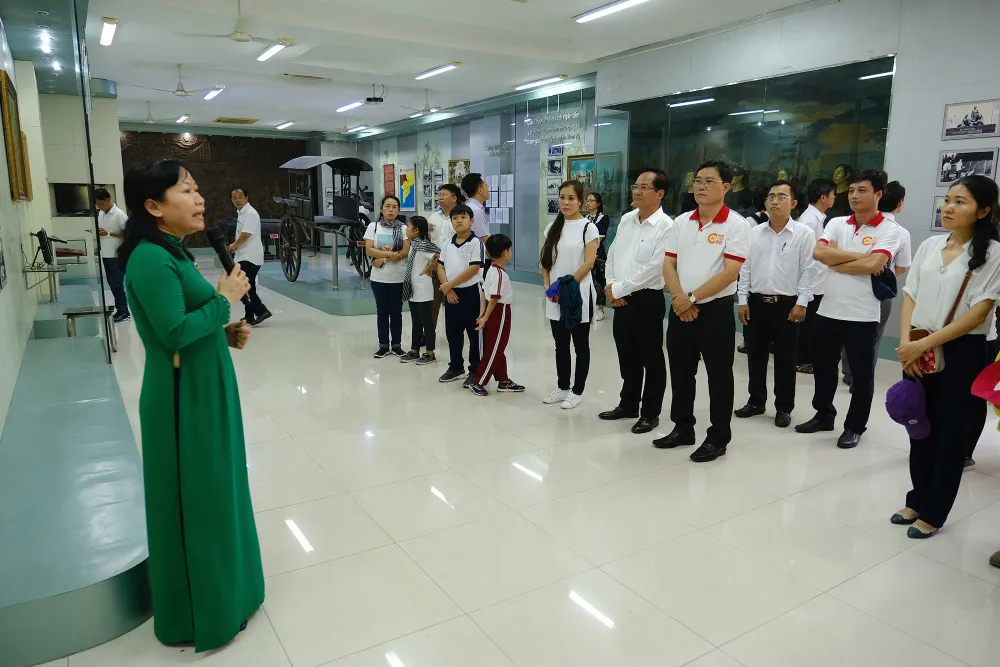 Giá trị lịch sử truyền thống Hóc Môn vào bài học lớp cao cấp chính trị ảnh 2