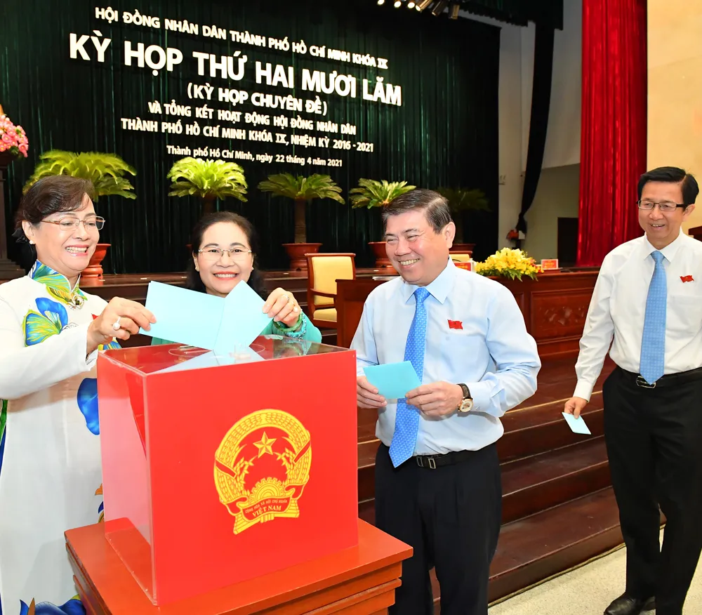 Chủ tịch UBND quận 1 được bầu làm Phó Chủ tịch HĐND TPHCM khóa IX ảnh 2