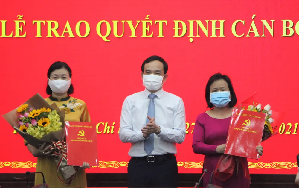 Trao quyết định nhân sự lãnh đạo báo Phụ nữ TPHCM và Người Lao động ảnh 1